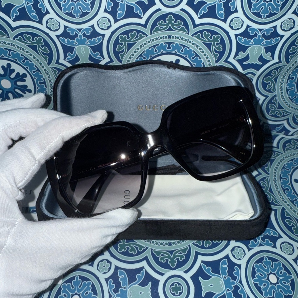 Gucci Black Sunglasses - Picture 2 of 4